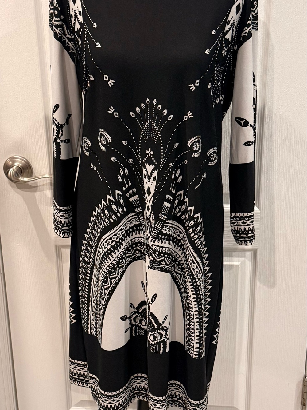 Black & White Long Sleeve Printed Midi Dress — Elegant Graphic Pattern